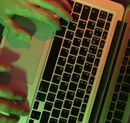 Principais tipos de ataques cibernéticos, como phishing, ransomware, malware e engenharia social, que afetam a segurança digital de empresas e usuários.